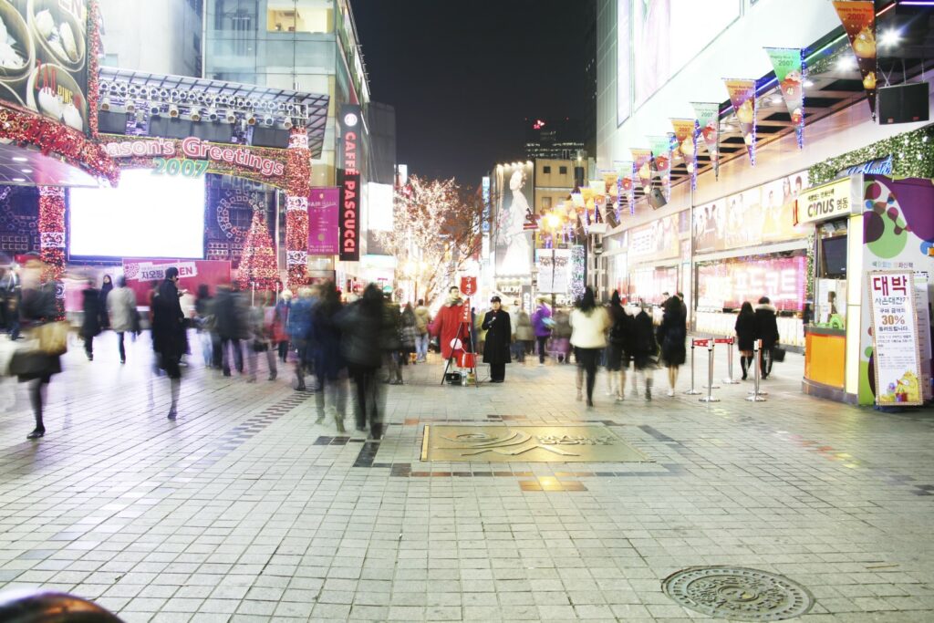 הדפסת שלטים לעסק שלטים לחנויות שמכניסים את הקהל פנימה - מיתוג חנויות